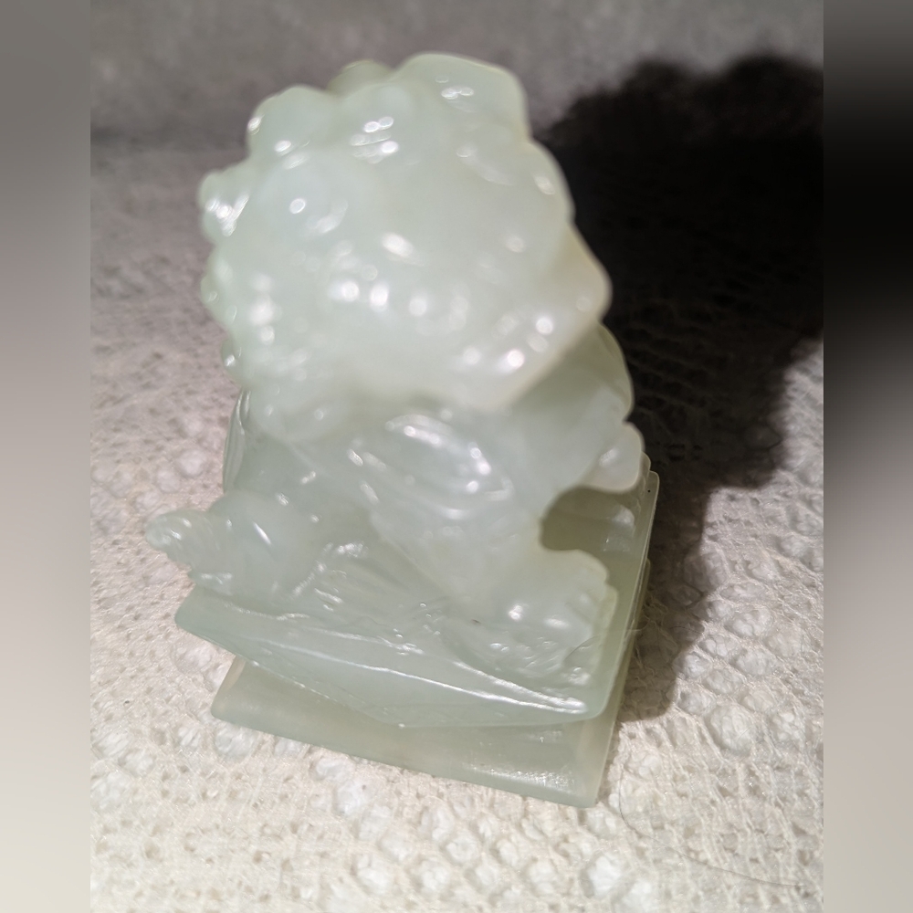 Vintage Pair Of Light Green Jade Chinese Foo Dogs Decor Accents. - Picture 6 of 7